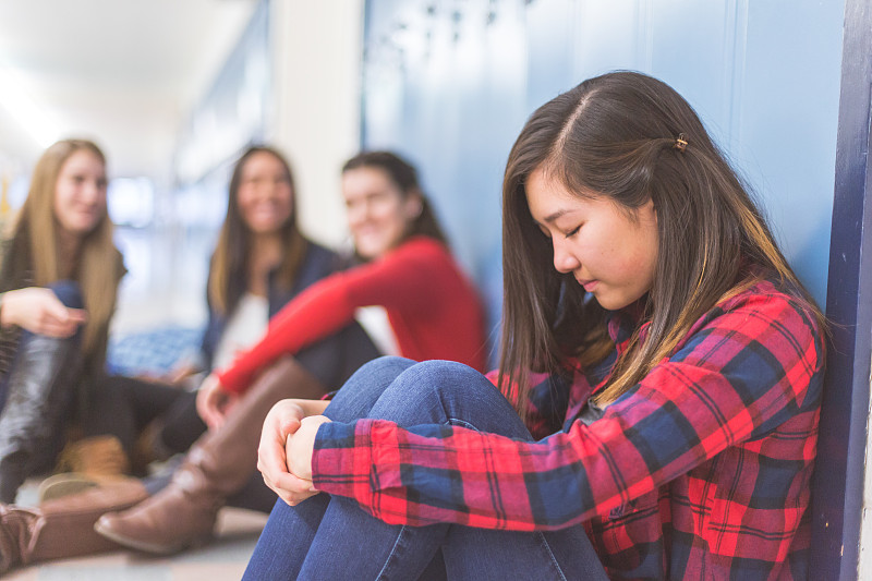 高中女生被其他女生遗弃