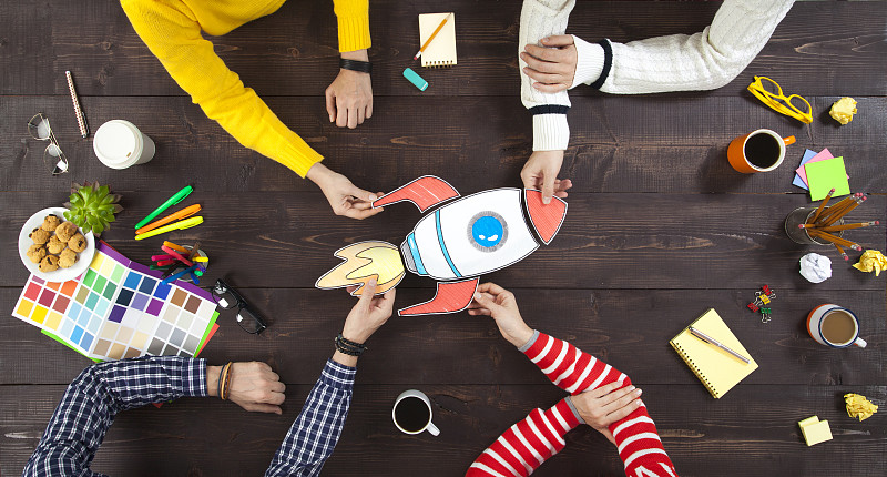 商务人士有启动火箭