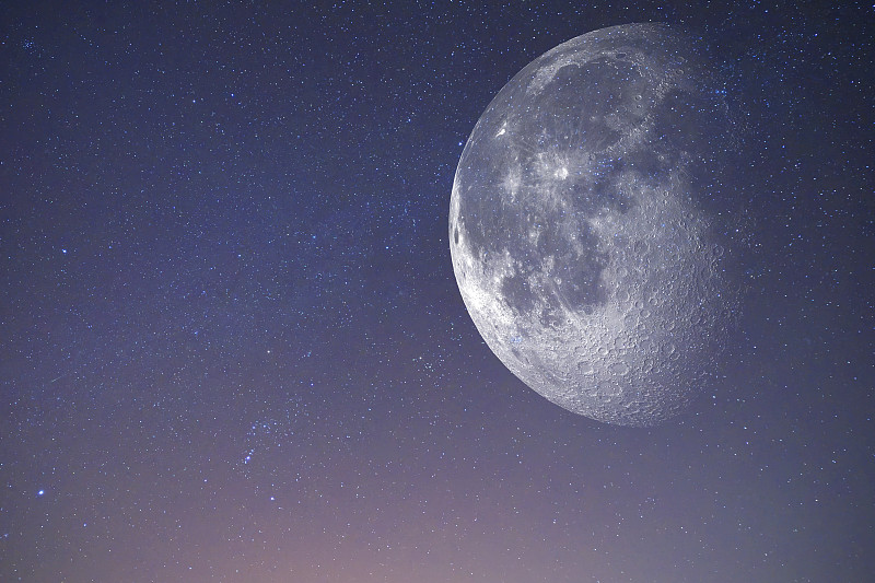 四分之三的月亮