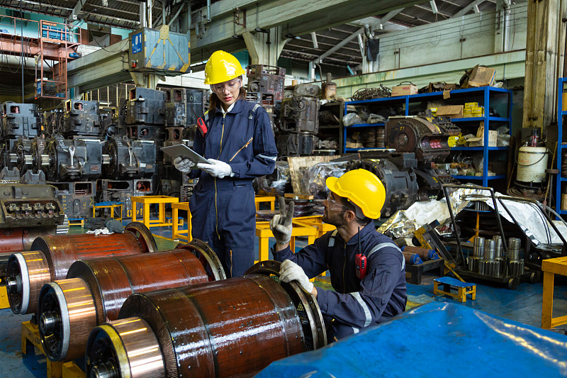 专业的工程师，工人，人员，质量控制，维修，检查工厂