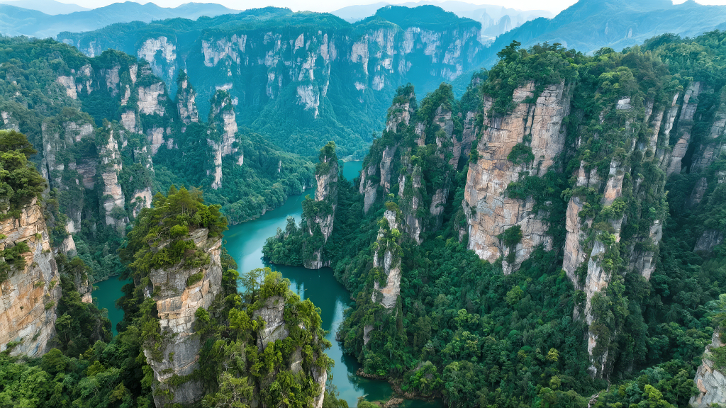 张家界武陵源奇峰异石自然风光旅游背景
