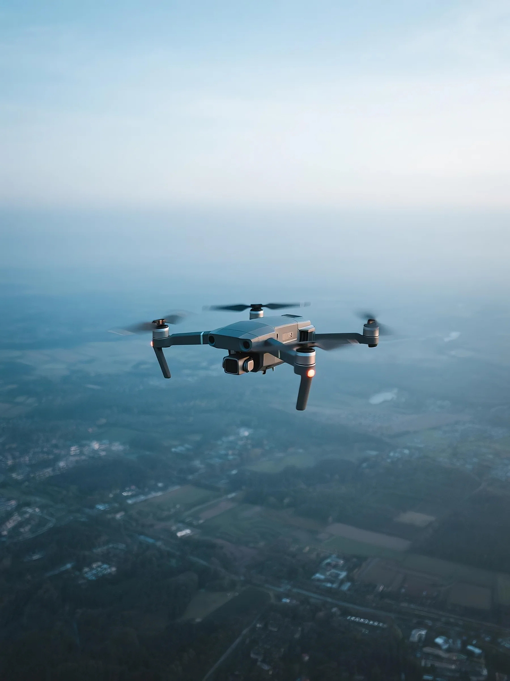 航拍中的无人机