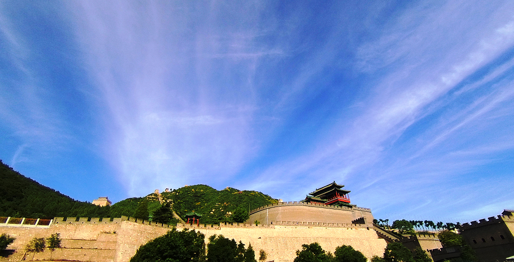 蓝天白云下北京居庸关长城电脑壁纸北京风光