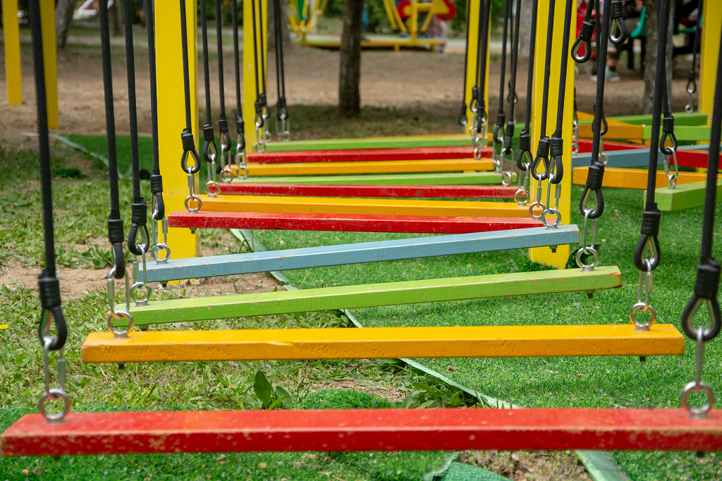 儿童游乐场丛林穿越