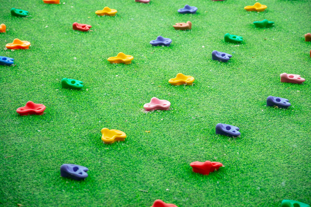 儿童游乐场攀岩石