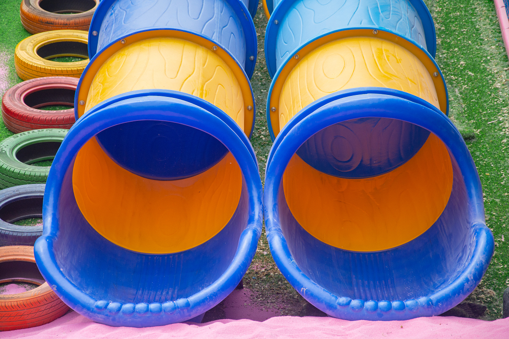 儿童游乐场五彩滑梯