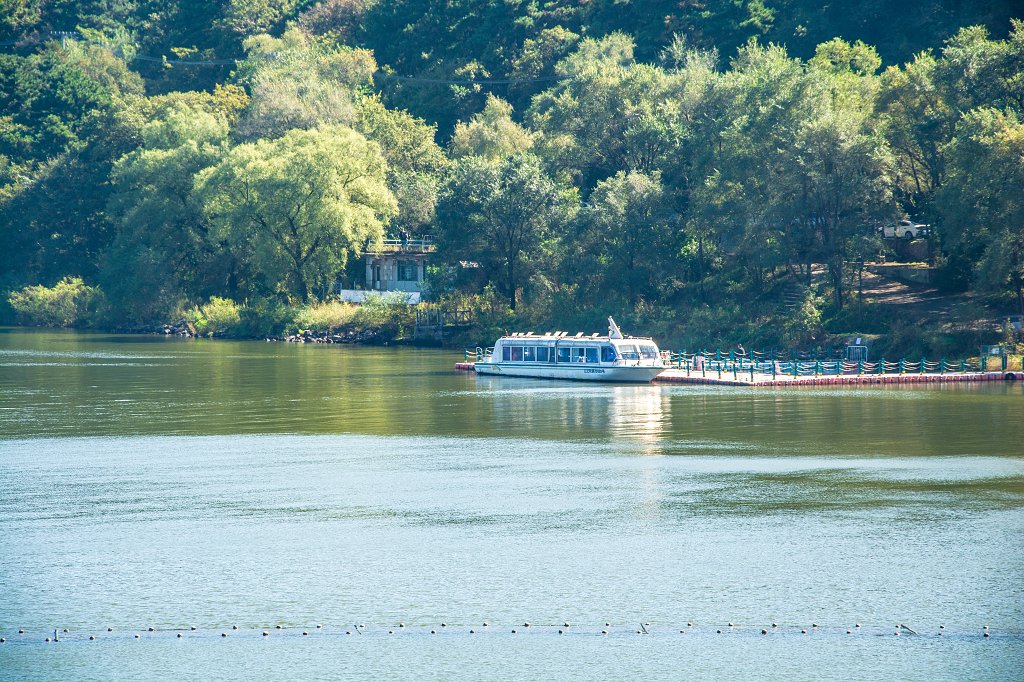 棋盘山秀湖游船