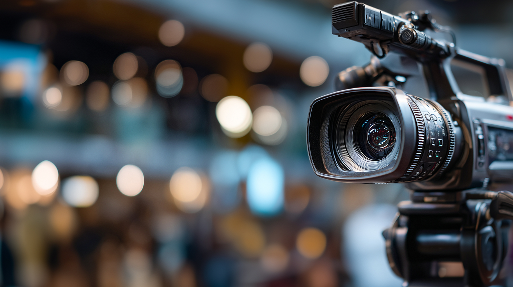 实拍风国际新闻工作者日摄像机图片背景