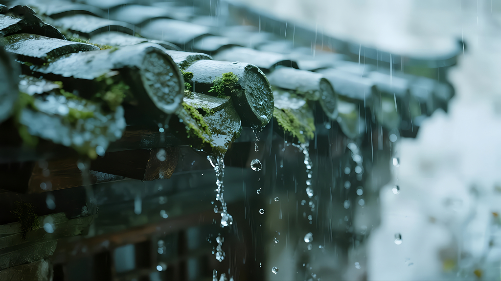 雨天屋檐瓦片滴水江南意境建筑背景图