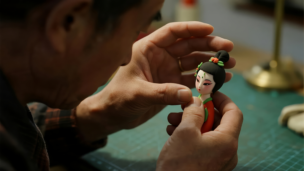 泥塑手办制作传统手工艺匠人精神背景