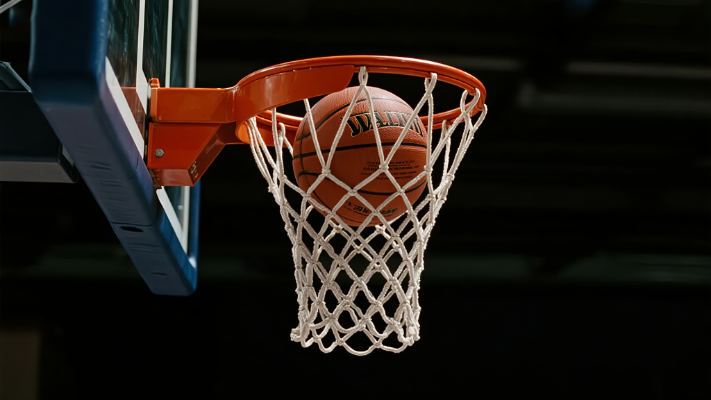 篮球入网瞬间的运动竞技体育背景图