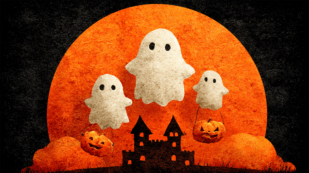 橙色月夜下带着南瓜灯的幽灵与古堡的万圣节趣味场景