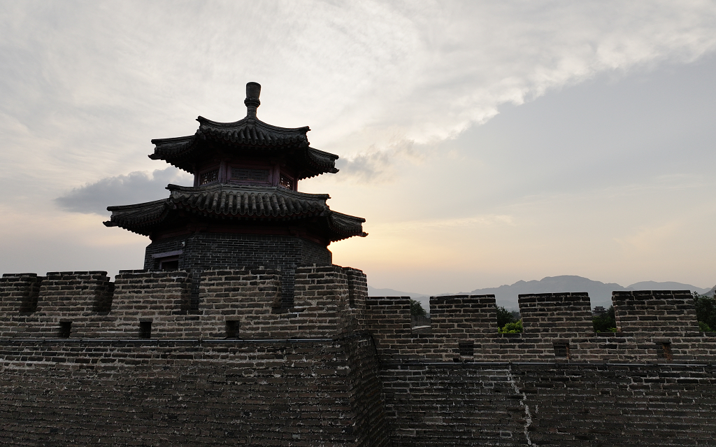 日落时分的河北怀来鸡鸣驿古城角楼电脑壁纸张家口旅游