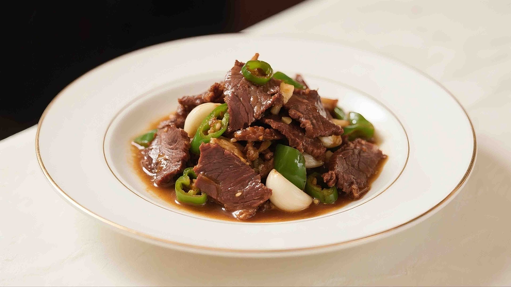 一盘美味的小炒腊牛肉美食美味地方特色