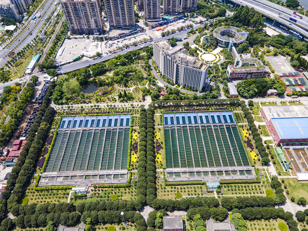 城市污水处理厂鸟瞰全景