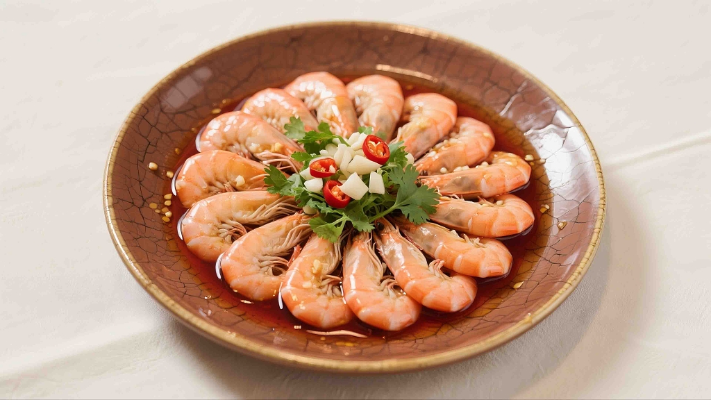 一盘美味的潮汕生腌虾海鲜美食美味