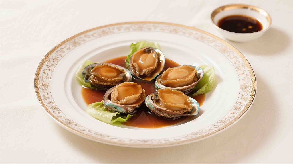 一盘美味的鲍汁扣鲍鱼海鲜美食美味