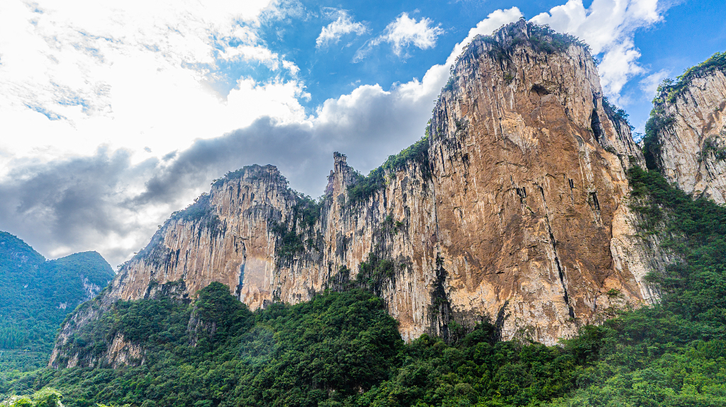 怪石林立神雕峰