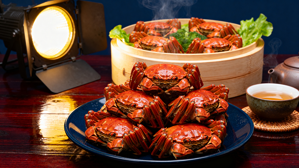 一盘美味的大闸蟹美食美味海鲜