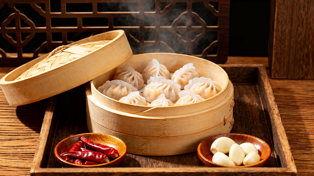 一屉美味的中式美食蒸饺