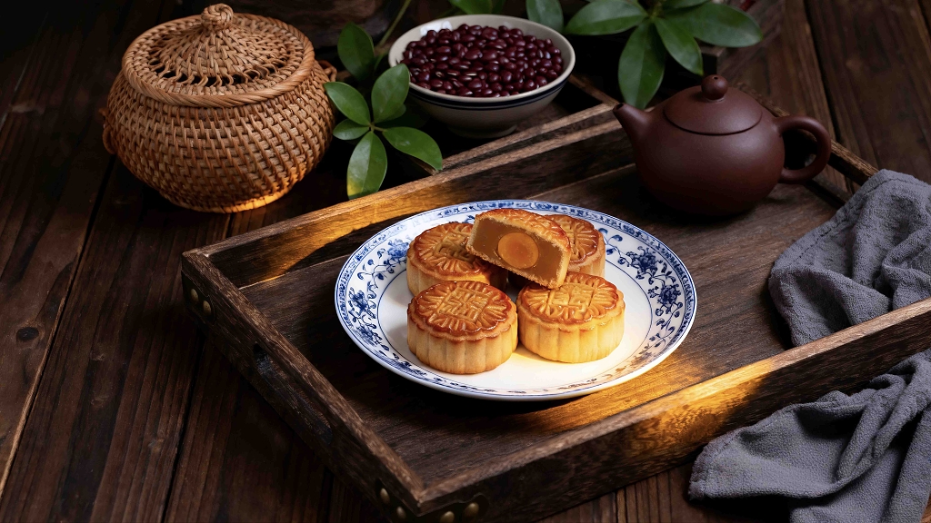 广式月饼美食美味手工月饼