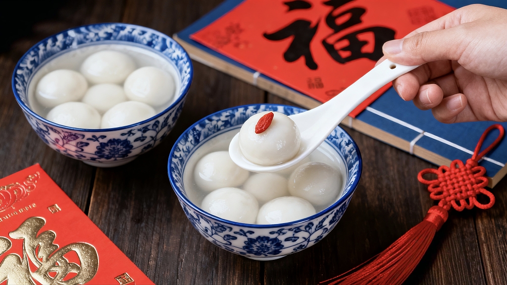 刚煮好的汤圆美食美味