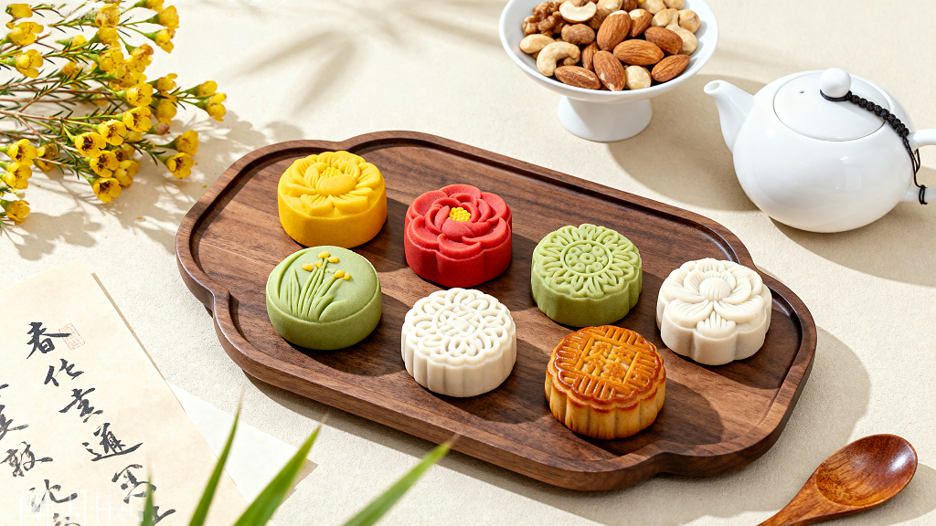 一盘美味的冰皮月饼彩色月饼糕点美食美味