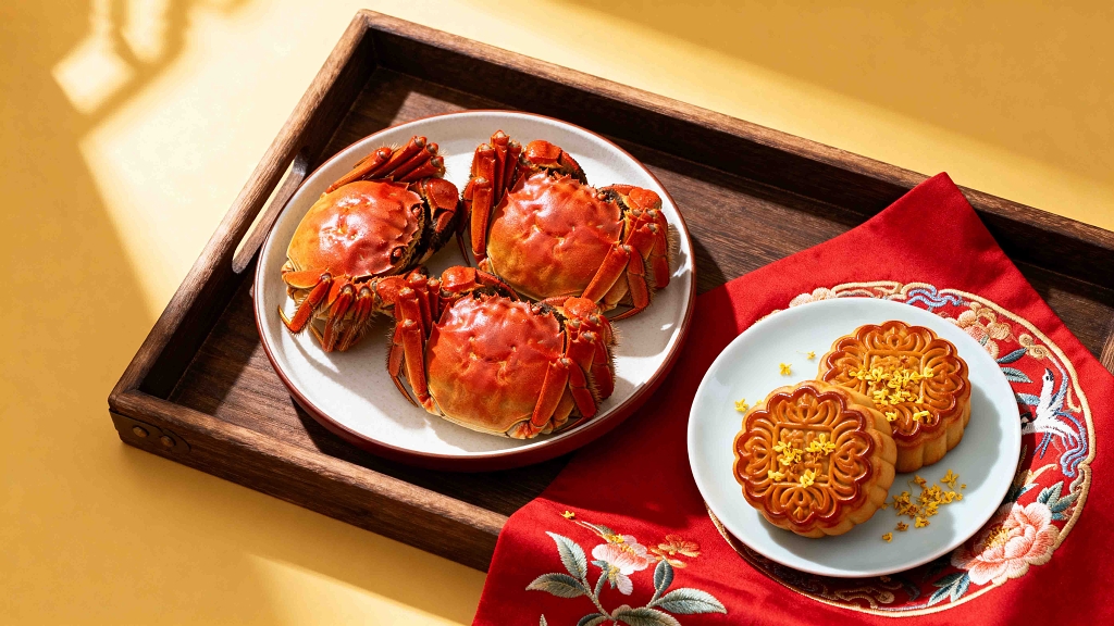 中秋美食大闸蟹月饼中秋宴传统美食