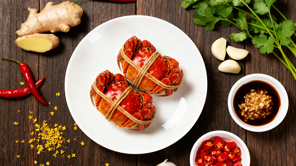 大闸蟹秋日美食静物摄影