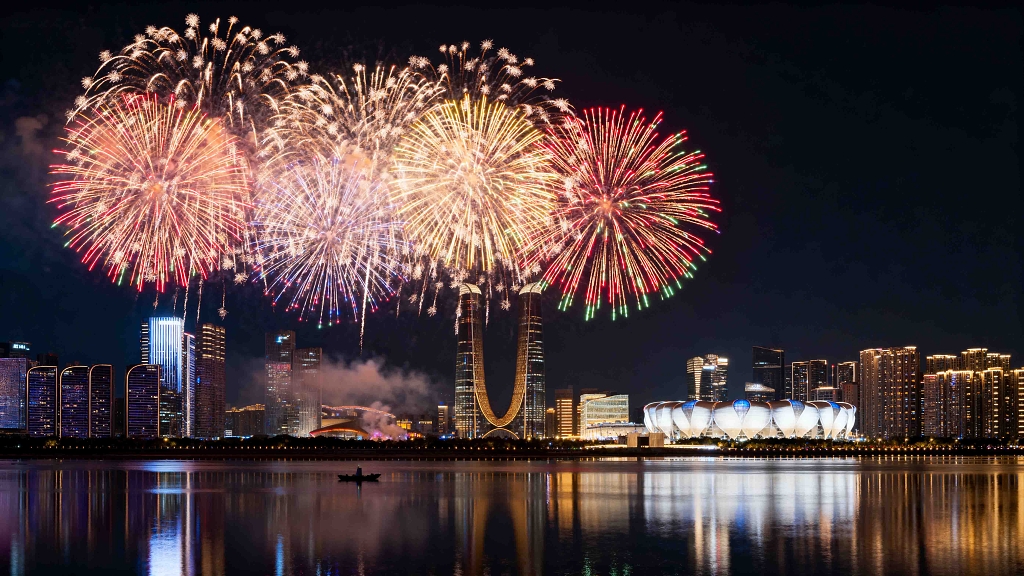 石桥风光摄影拱桥平静湖面