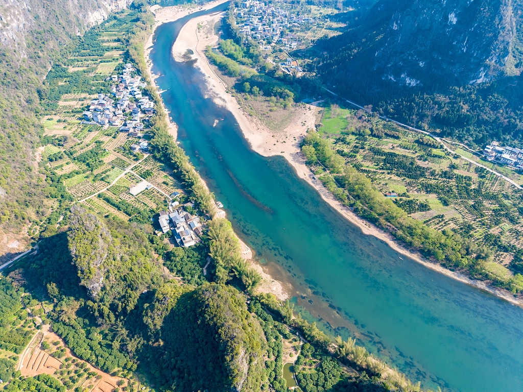 广西桂林漓江河流村庄航拍全景