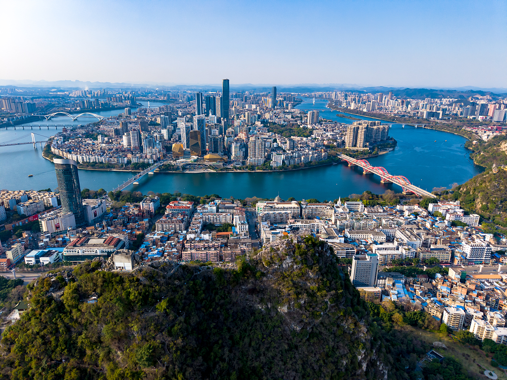 广西柳州城市风光航拍图