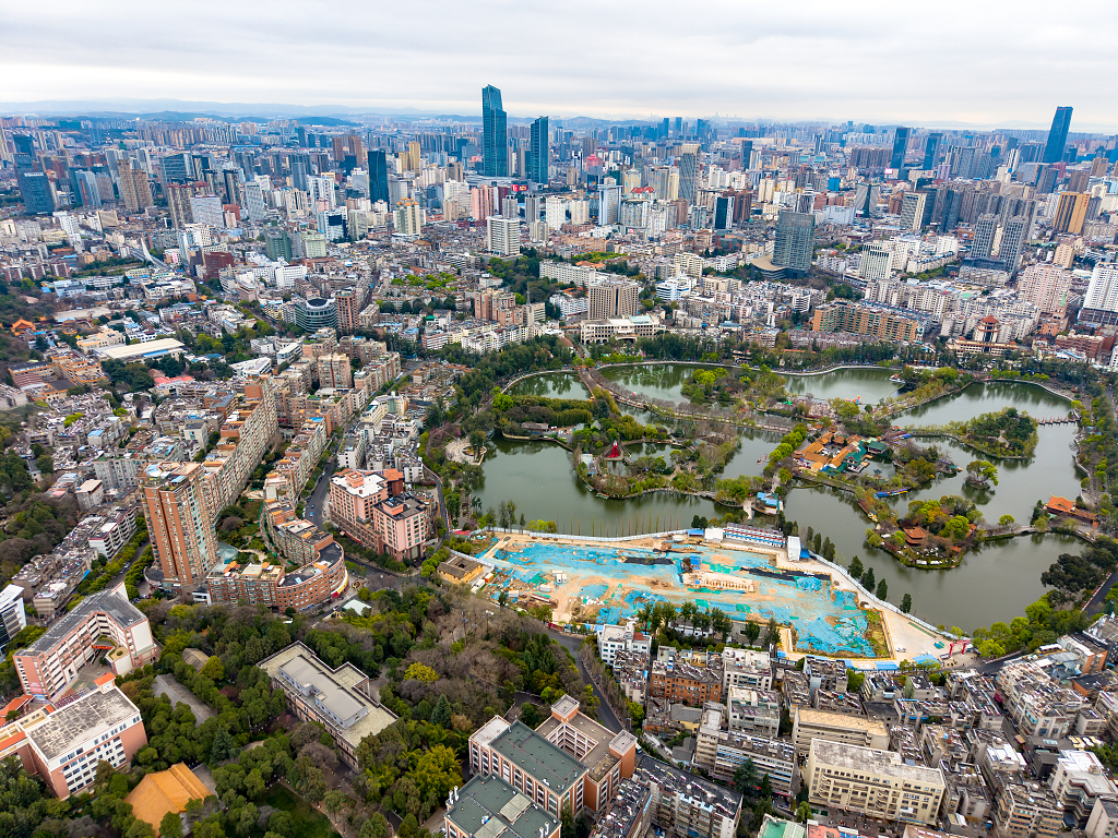 云南昆明城市大景航拍图