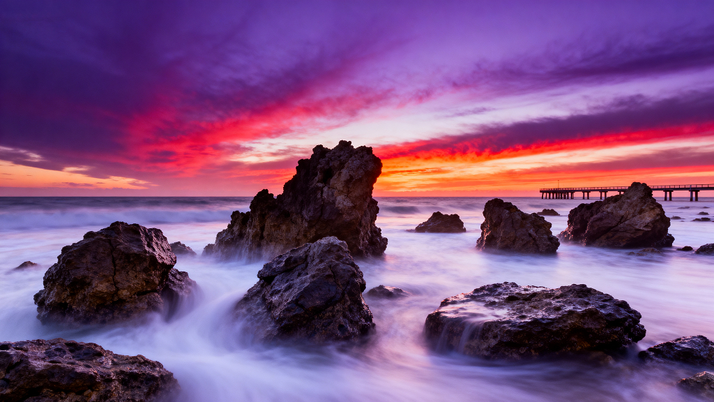 海岸礁石晚霞高清