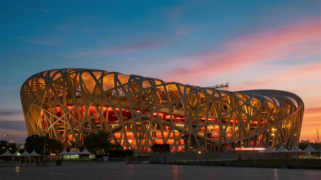 国庆节地标建筑鸟巢的辉煌夜景图