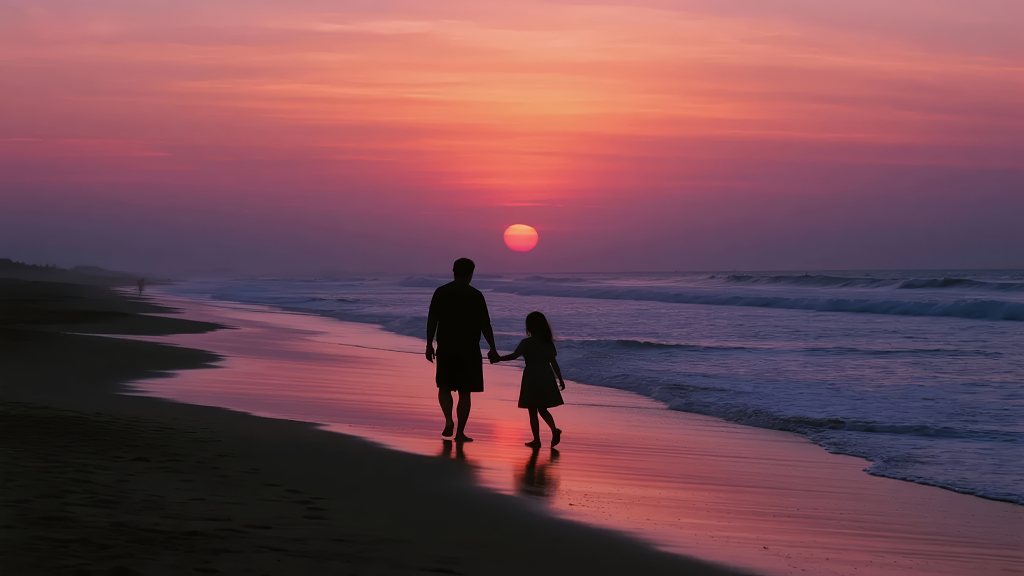 中秋节父女在海边看日落的温馨剪影