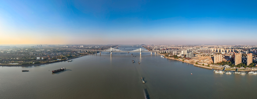 安徽芜湖长江大桥航拍全景图