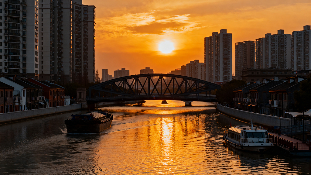 上海苏州河两岸全景日落