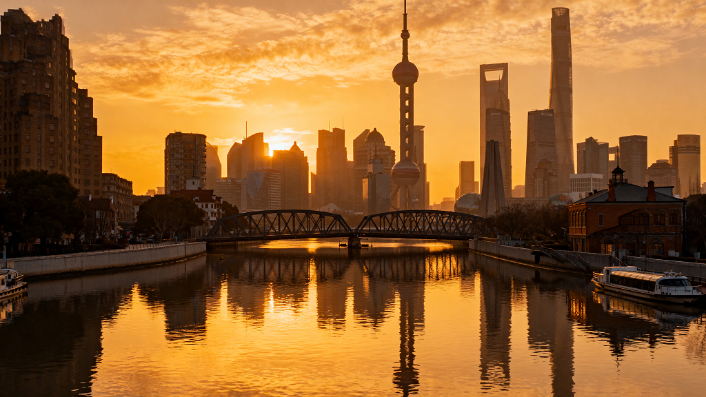 上海苏州河两岸全景日落