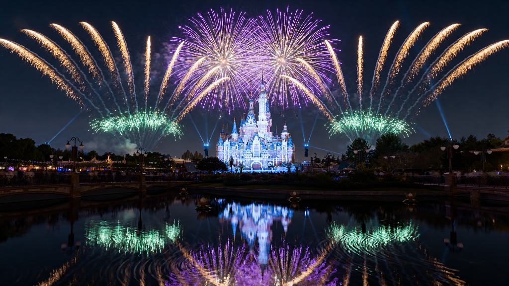 上海迪士尼城堡全景烟花秀