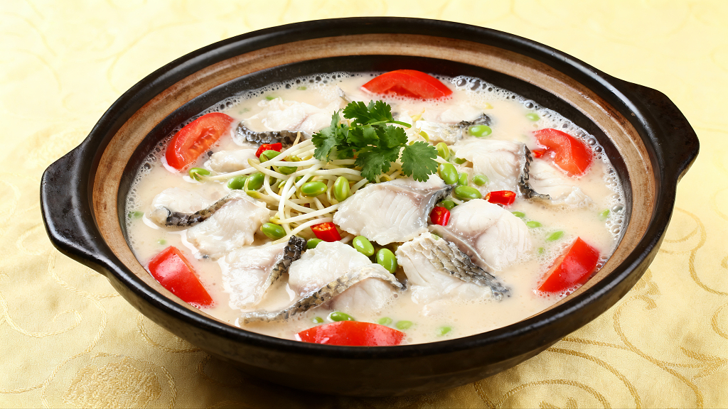 一砂锅美味的酸汤鱼