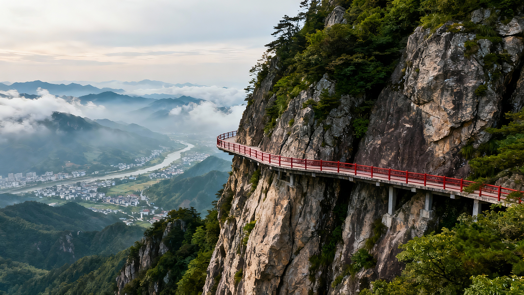 安徽明堂山悬空栈道
