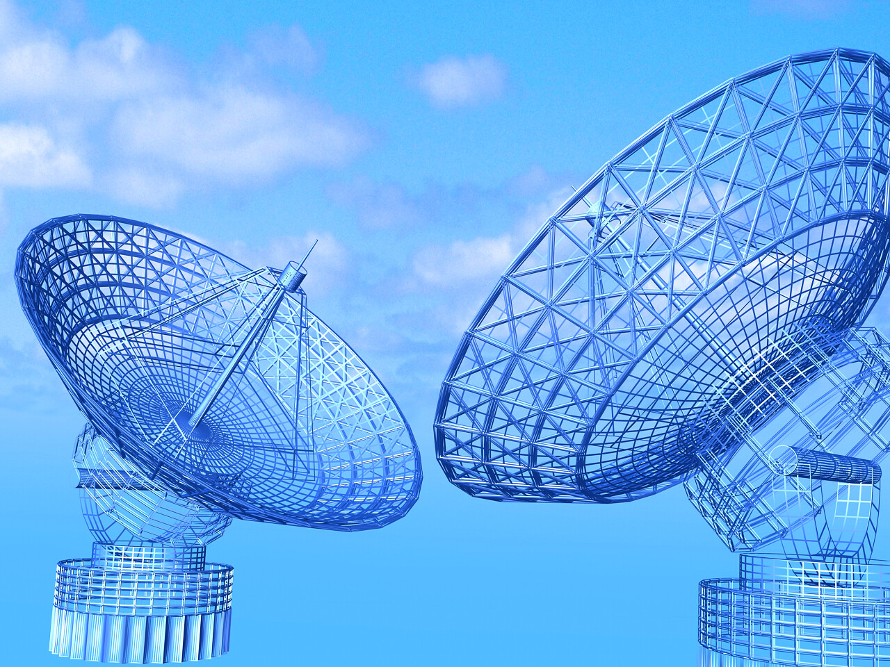 蓝天白云下的卫星定位设备