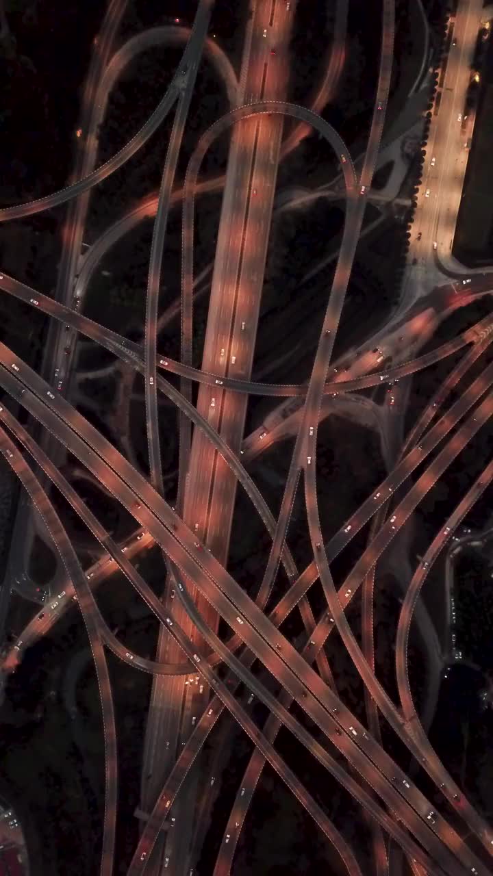 复杂天桥夜间鸟瞰图