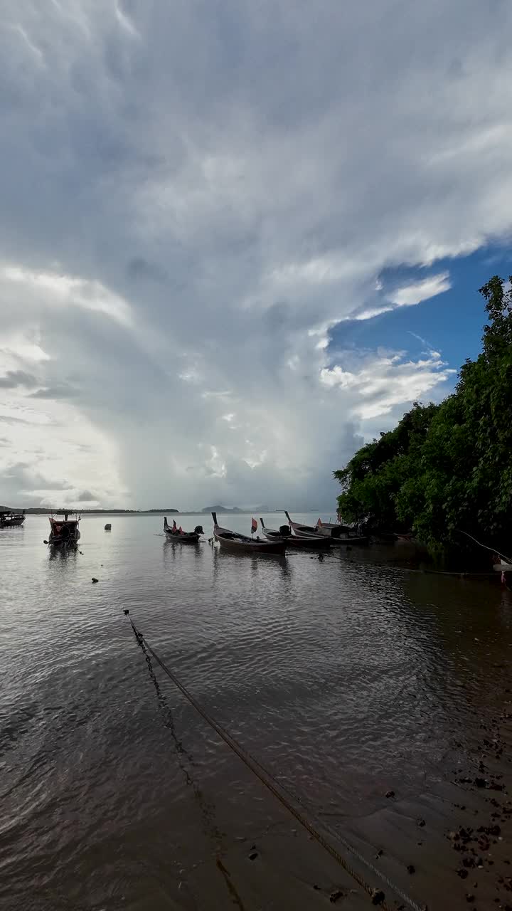永恒魅力:泰国文化长尾船