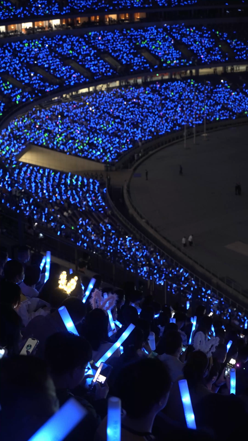 实拍演唱会看台观众席竖屏