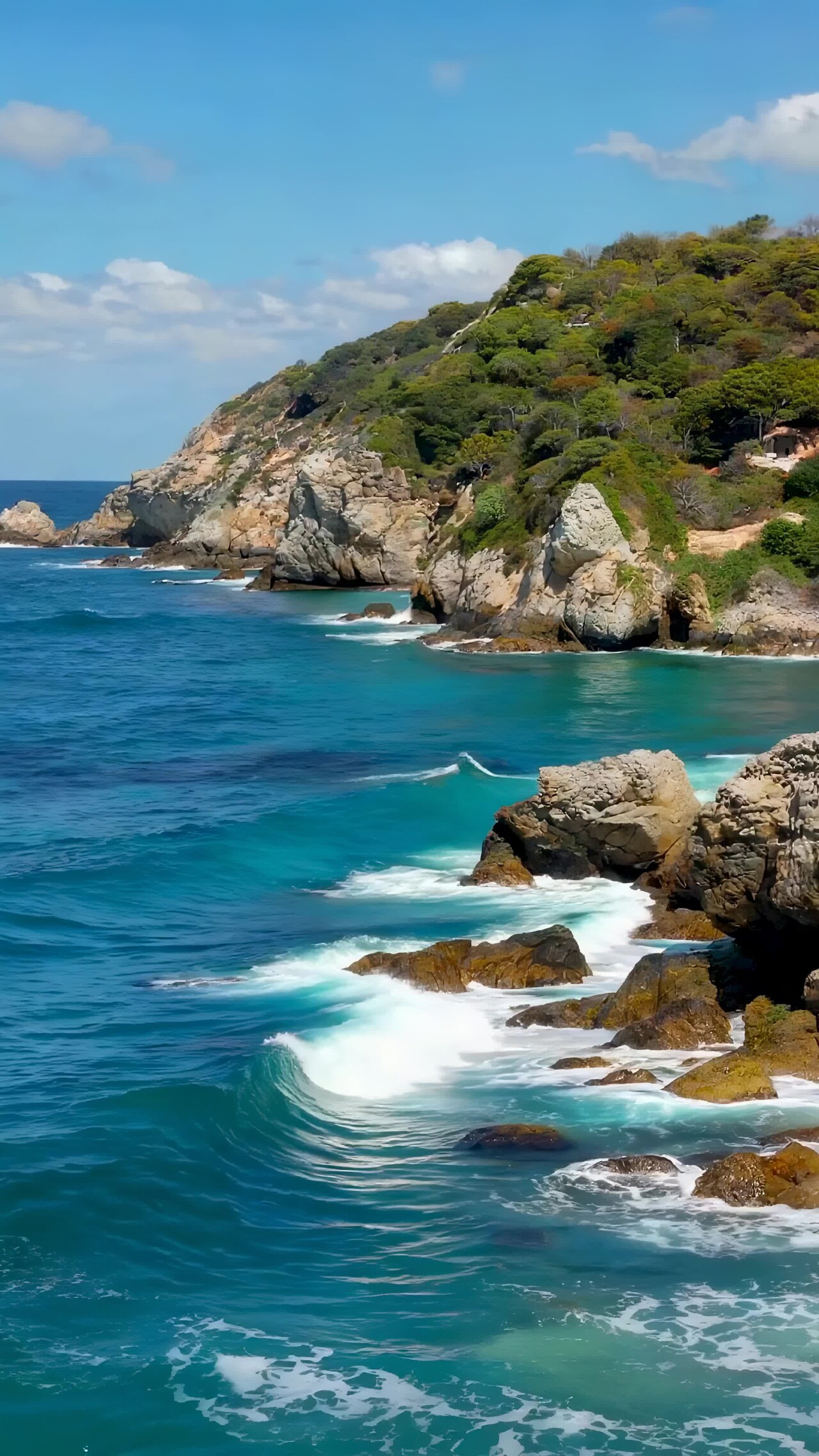 海岸礁石与海浪风景
