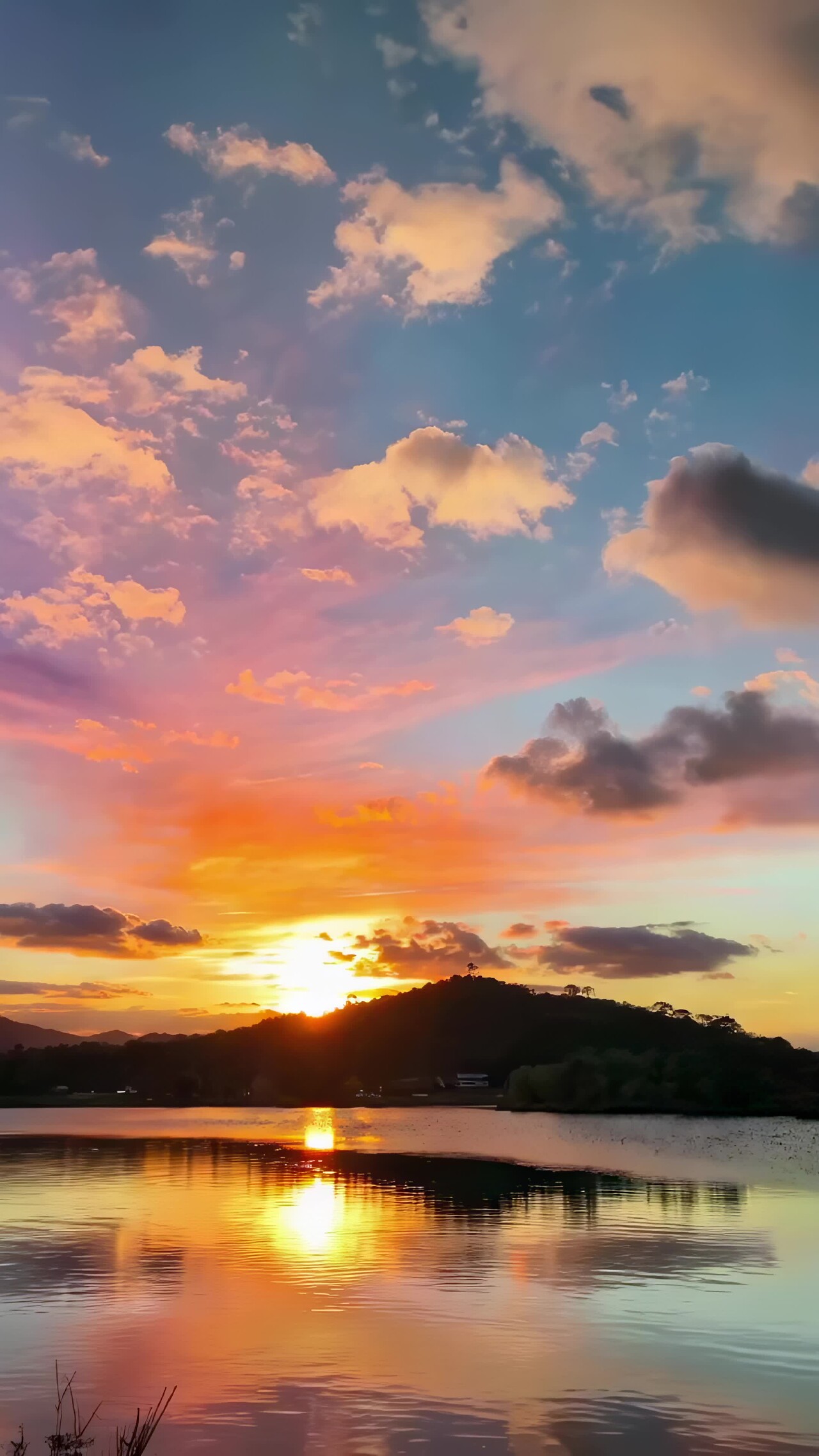 湖面日落自然风光