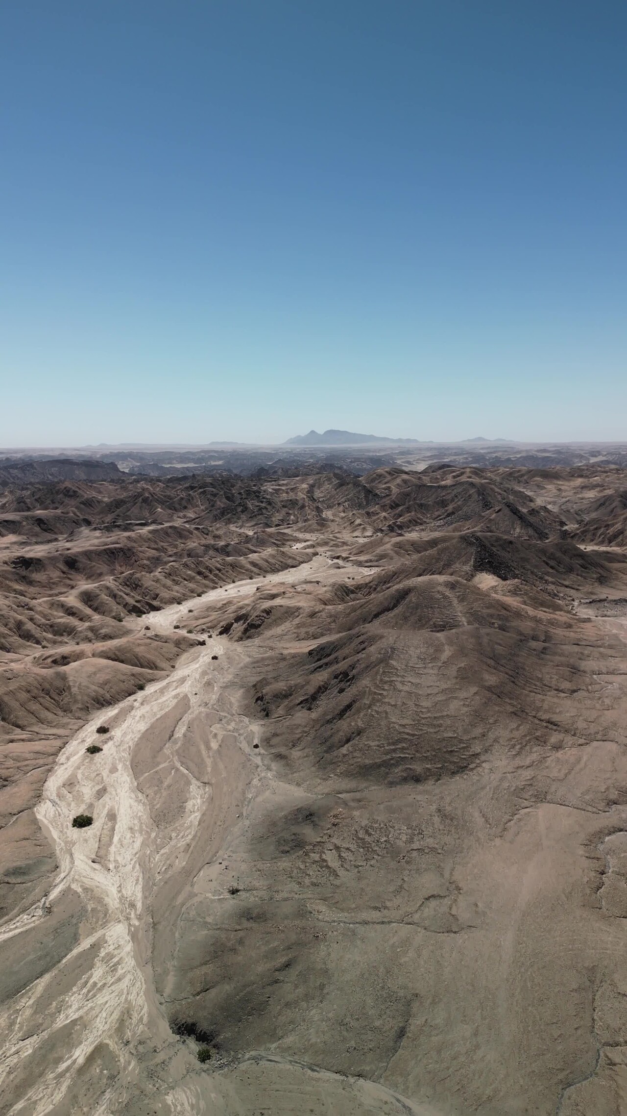 山壑沟壑戈壁山丘荒漠航拍自然风景